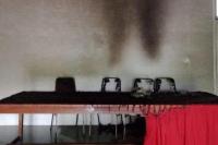 Diserang OTK, Kantor Desa Labuang Rano Mamuju Hangus Dibakar