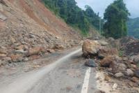 Sempat Longsor, Poros Jalan Batusitanduk - Rantepao di Luwu Sudah Dapat Dilalui Kendaraan